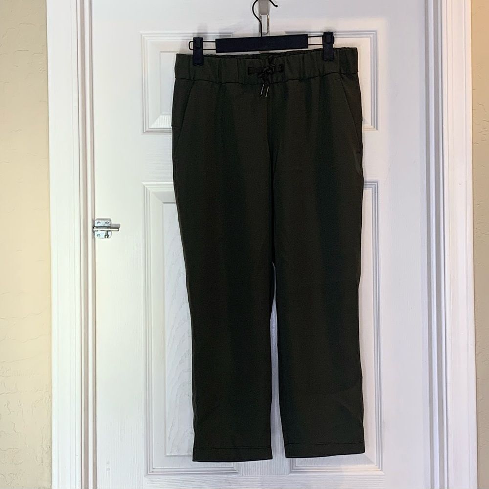 Lululemon On the Fly Crop *Woven 23" Dark Olive Size 6